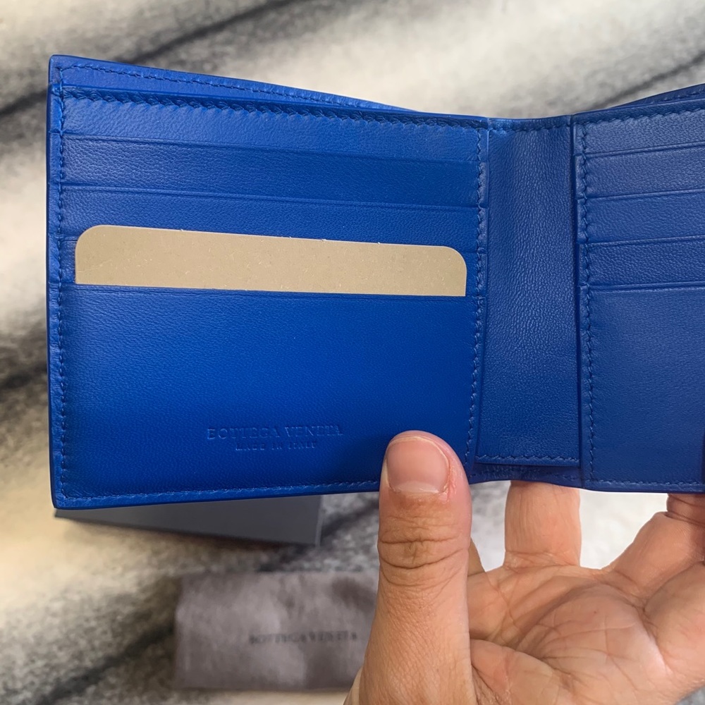 { Bottega Veneta } New Intrecciato Wallet Blue - Picture 7 of 10